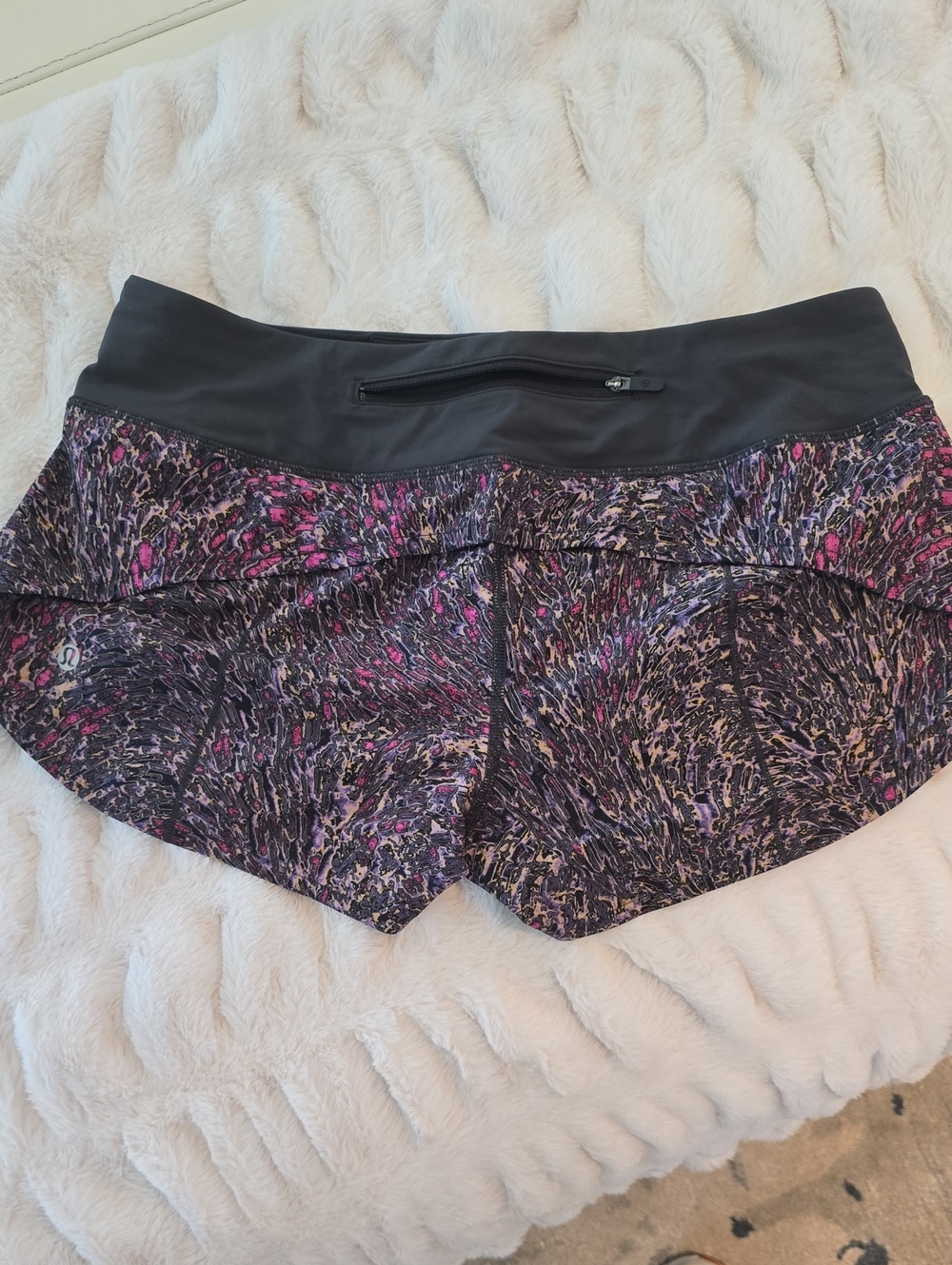 LuLu Lemon Speed Up Lowrise Women's Black Waistband Purple Print Athletic Shorts